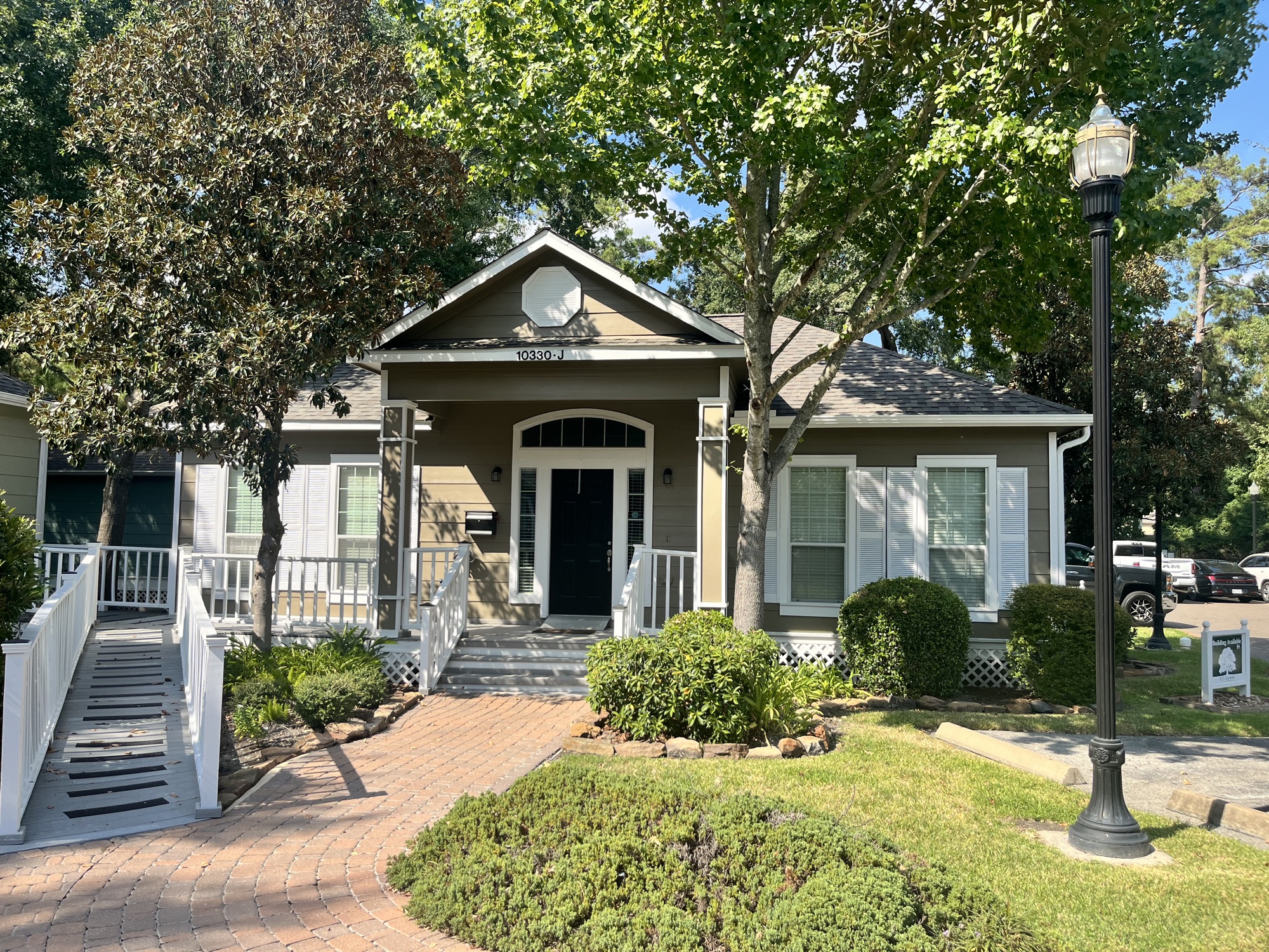 Stand-alone office building (Bldg. J) with covered front porch and landscaped walkway at Pin Oak Park